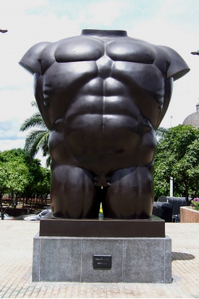 Torso Masculino - Fernando Botero - Parque San Antonio